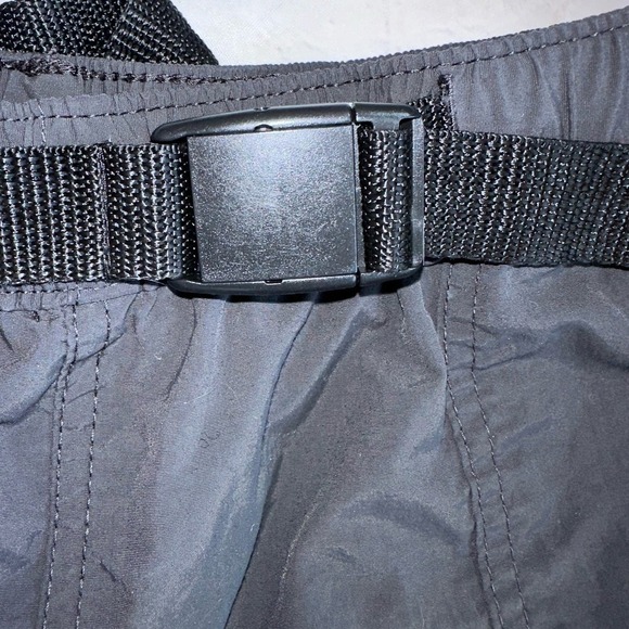 EUC Men’s Large Eddie Bauer Dark Gray Nylon Hiking Cargo Shorts - Picture 3 of 7